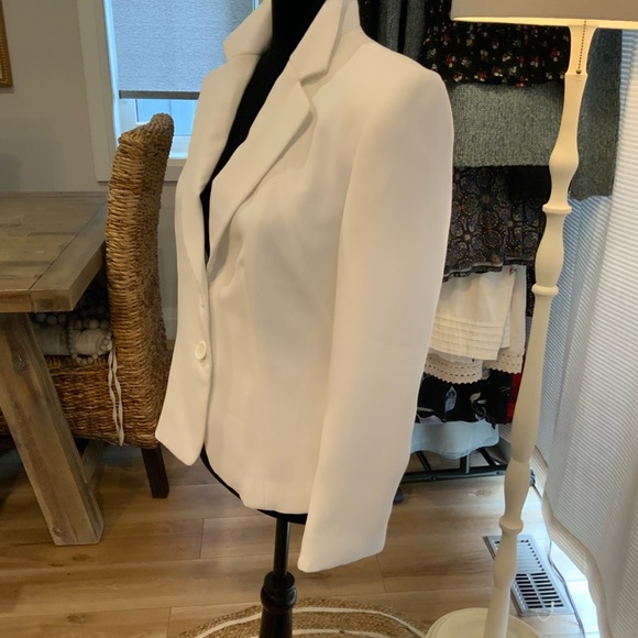 White Blazer bought in boutique. - Picture 2 of 10